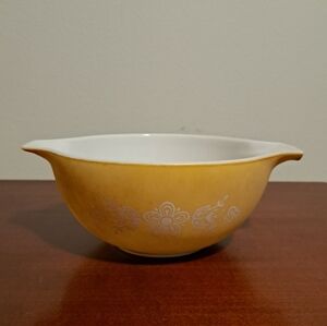 Pyrex Vintage 442 Butterfly Gold 1 1/2 Quart Cindarella Bowl